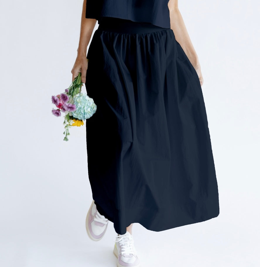 the BELLE skirt in NAVY
