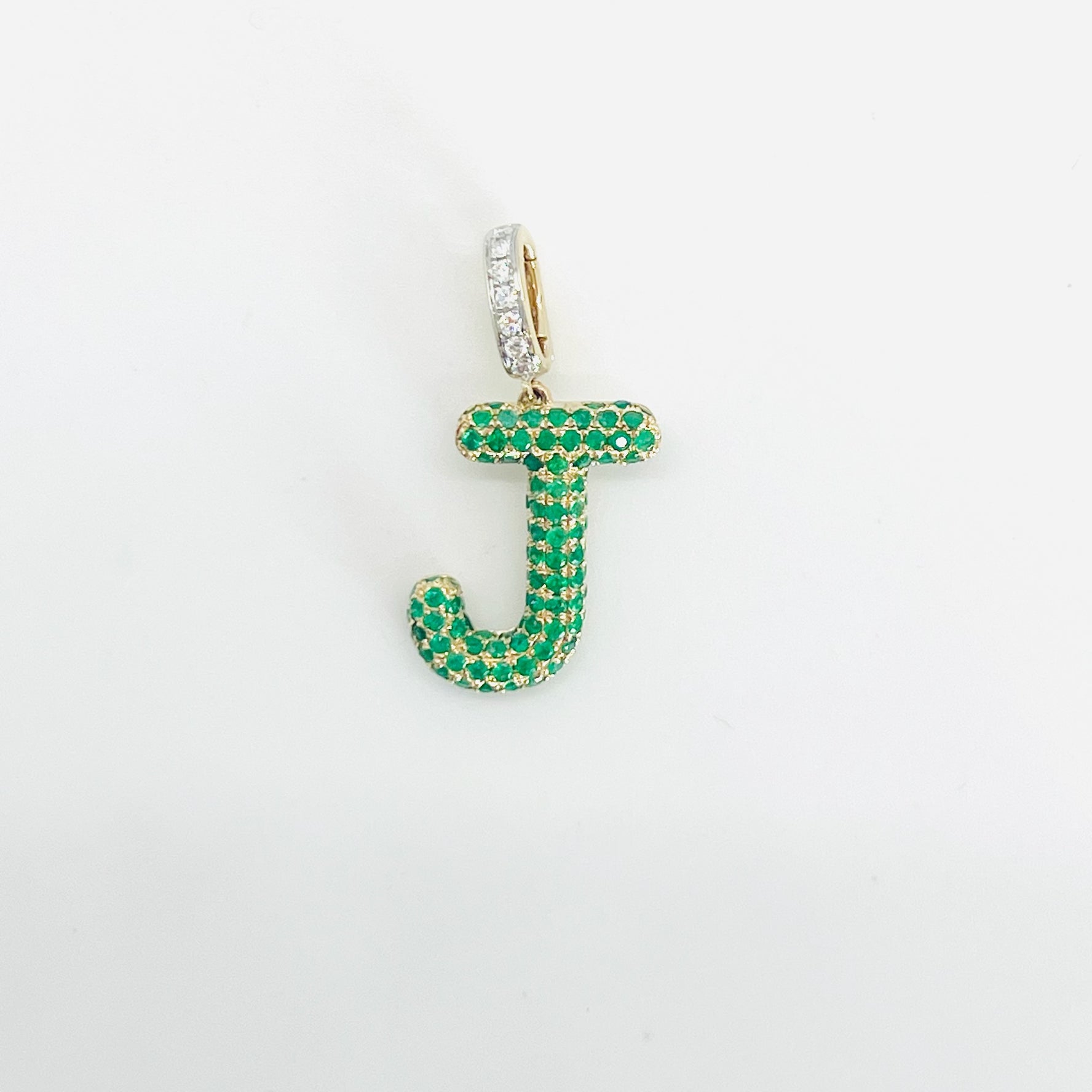 Customizable 14kg single letter emerald and diamond charm