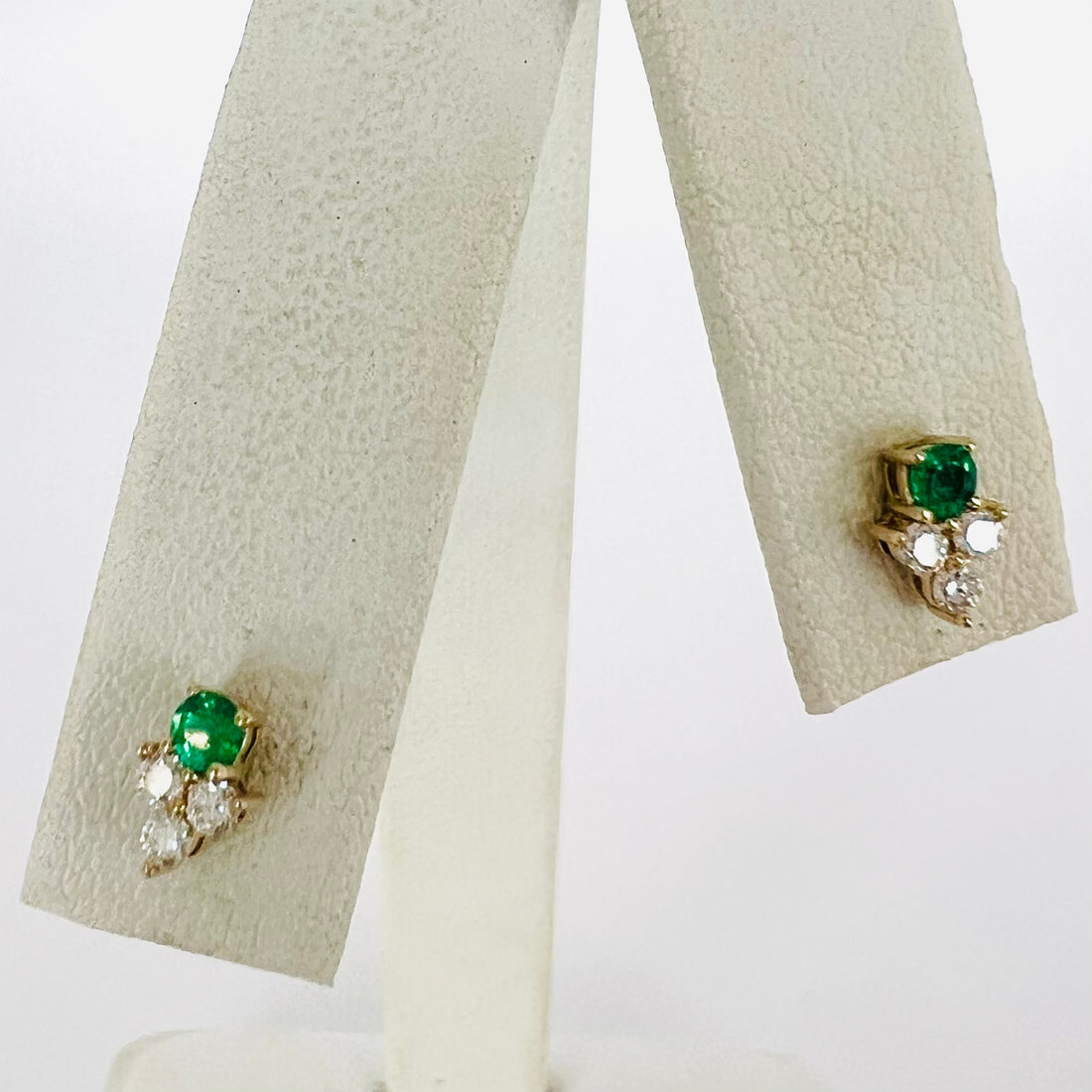 14k emerald and diamond stud