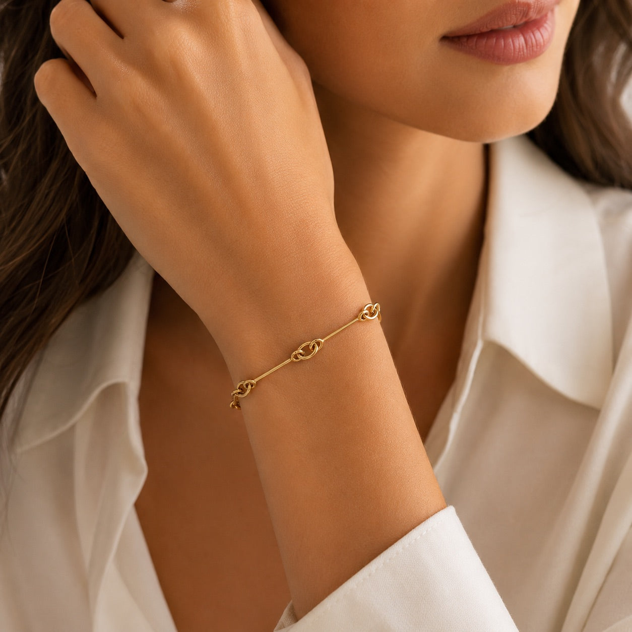 Women's 14K gold bar link bracelet for everyday wear and layering