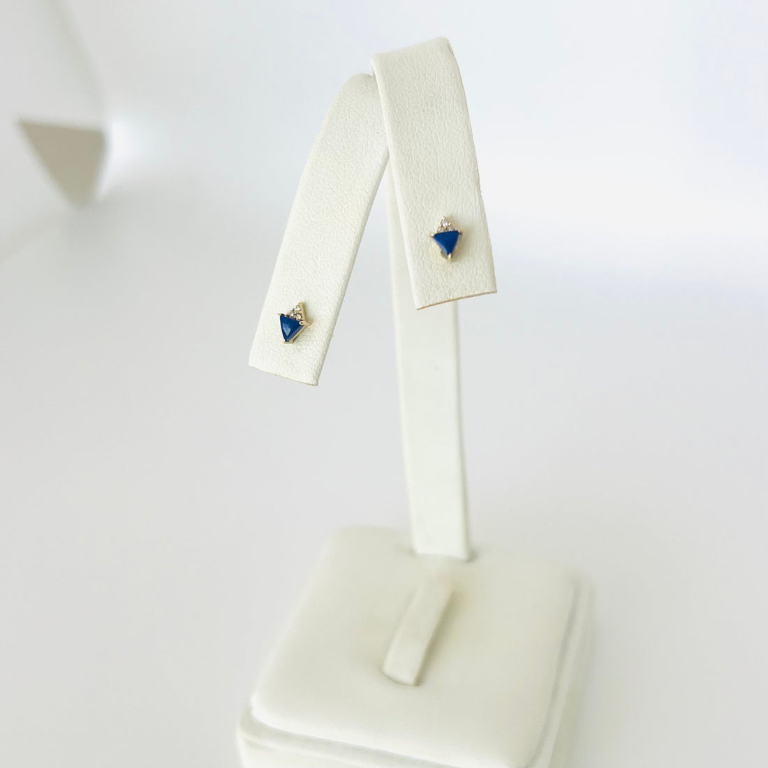 14k lapis and diamond stud