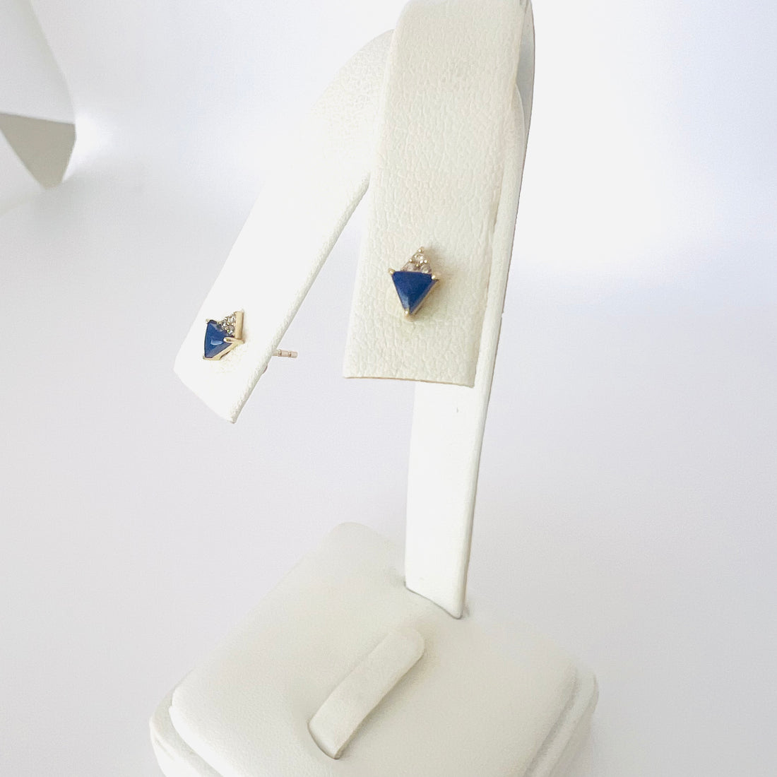 14k lapis and diamond stud