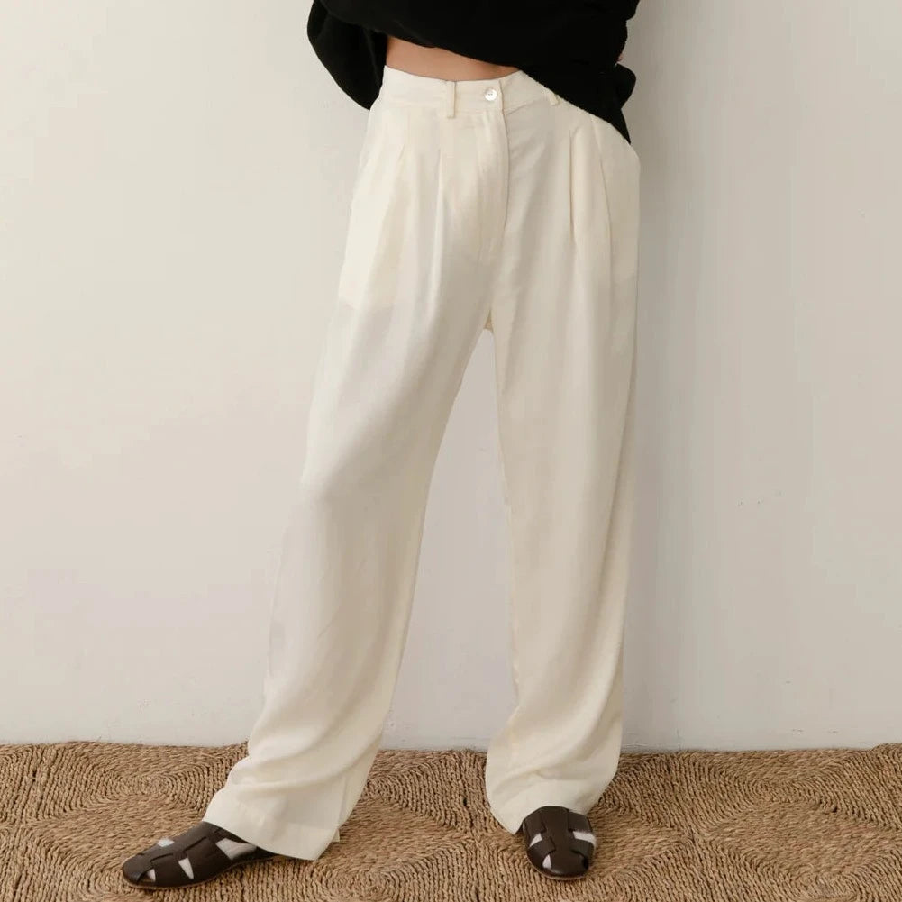 Twill pleated trouser
